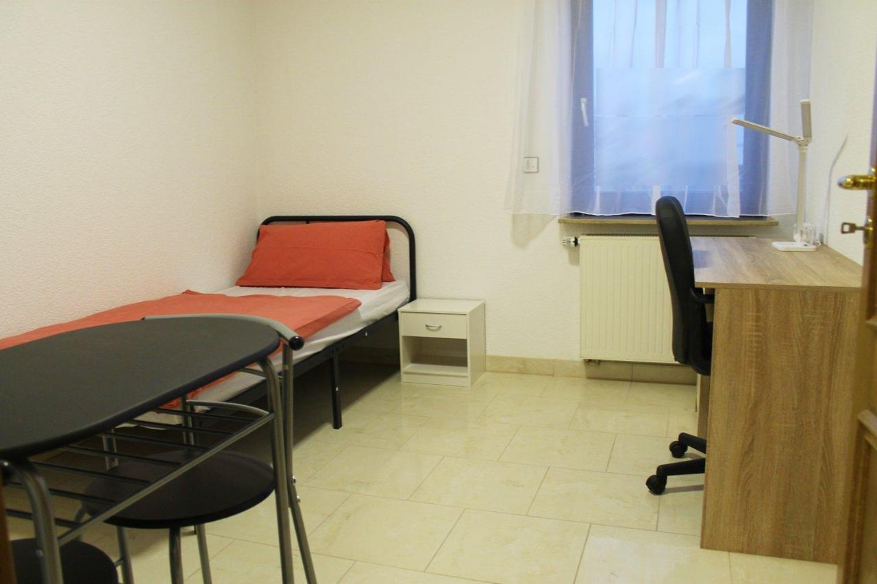 Spacious Apartment In Industrial Area ลุดวิกสบูร์ก ภายนอก รูปภาพ